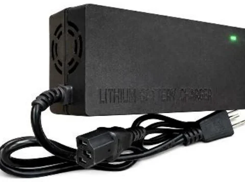 Cargador para Batería de Litio 48V - 2,0A, Impermeable (No Sumergible)